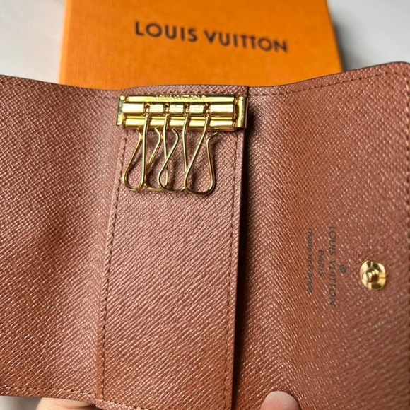 Louis Vuitton 4 key holder Monogram - Picture 7 of 9